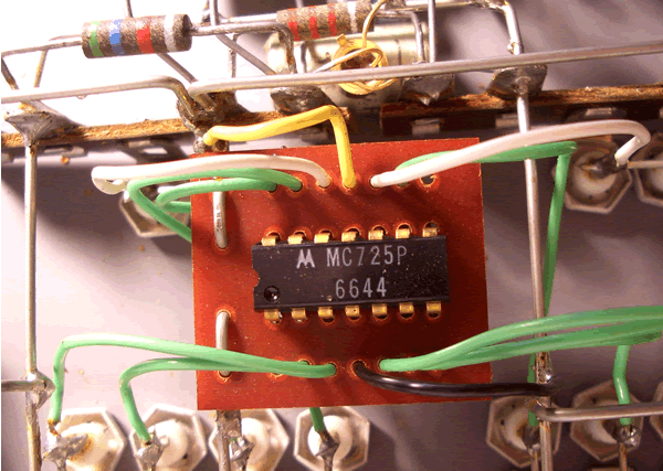 An integrated circuit dated the 44th week of 1966.
